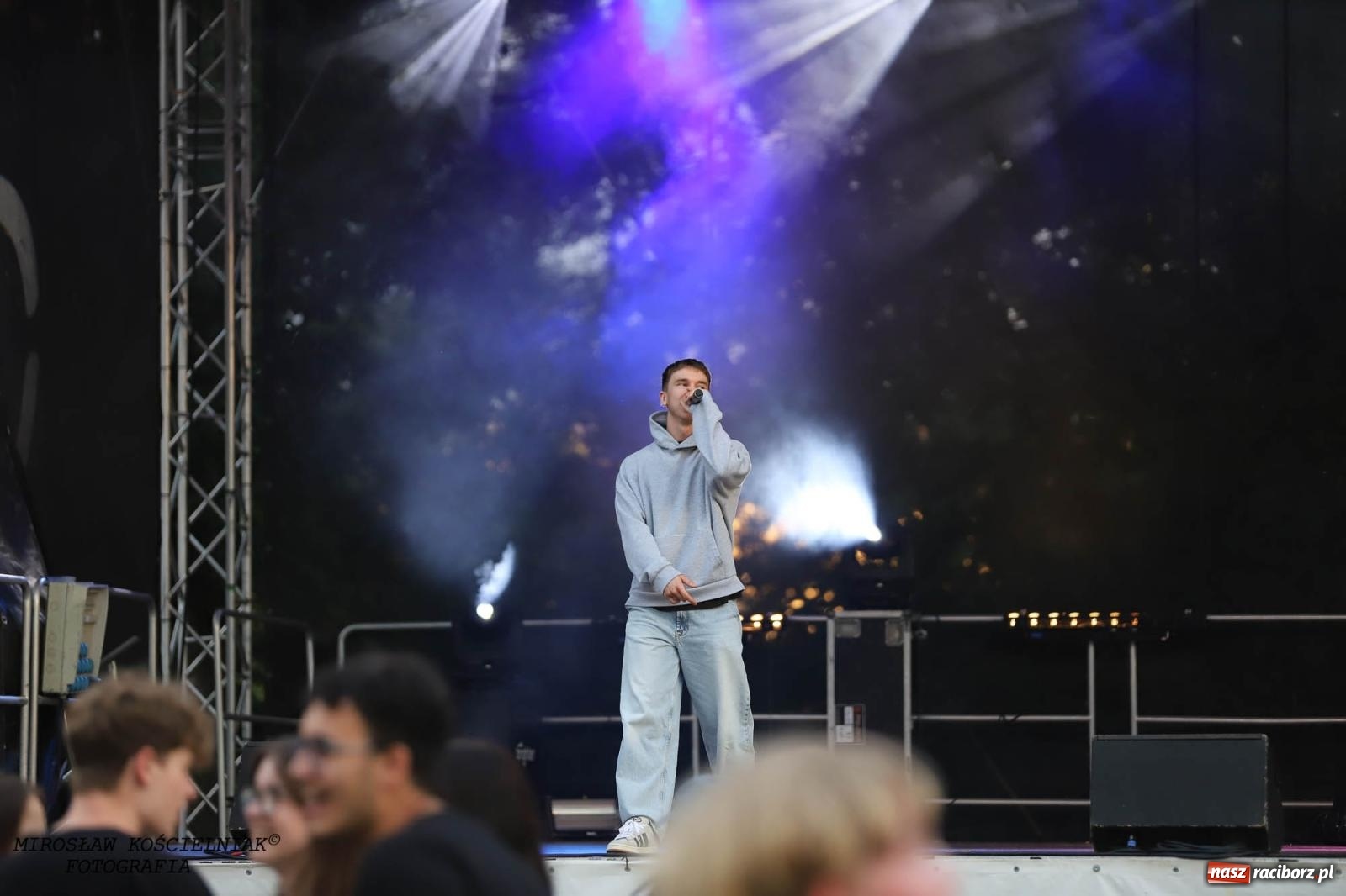 Zdjęcie w galerii na portalu naszraciborz.pl: Antony Esca i Wac Toja. Rapowy wieczór na zamku w Raciborzu [FOTO i WIDEO] wiadomości z regionu