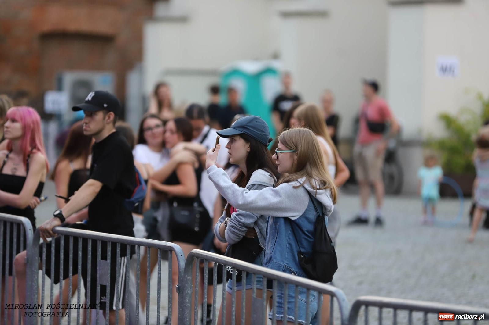 Zdjęcie w galerii na portalu naszraciborz.pl: Antony Esca i Wac Toja. Rapowy wieczór na zamku w Raciborzu [FOTO i WIDEO] wiadomości z regionu