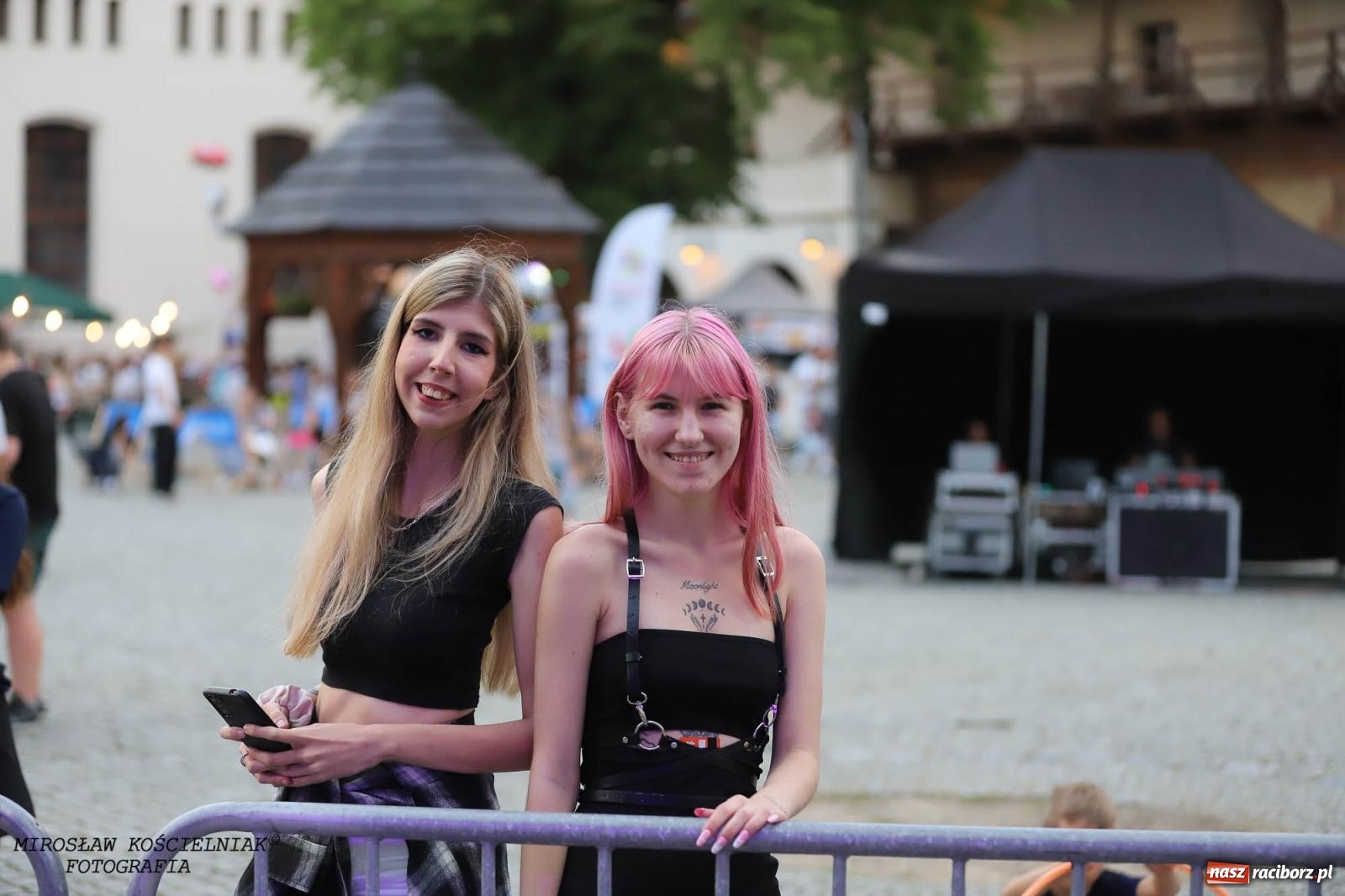 Zdjęcie w galerii na portalu naszraciborz.pl: Antony Esca i Wac Toja. Rapowy wieczór na zamku w Raciborzu [FOTO i WIDEO] wiadomości z regionu