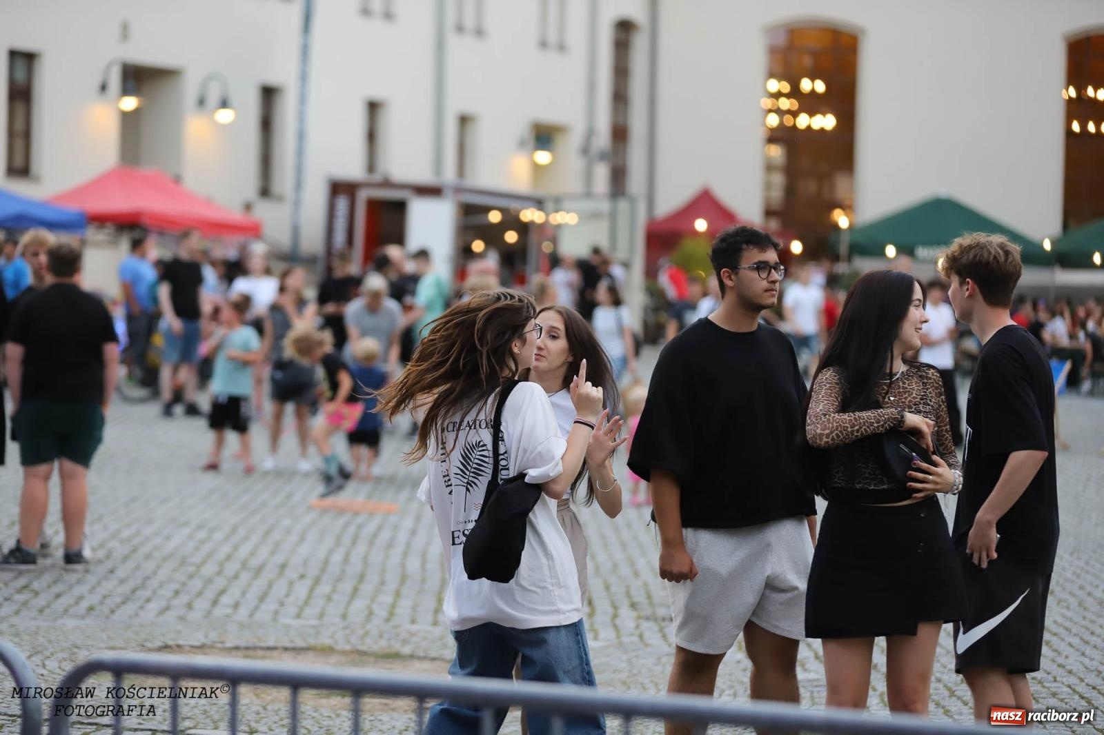Zdjęcie w galerii na portalu naszraciborz.pl: Antony Esca i Wac Toja. Rapowy wieczór na zamku w Raciborzu [FOTO i WIDEO] wiadomości z regionu