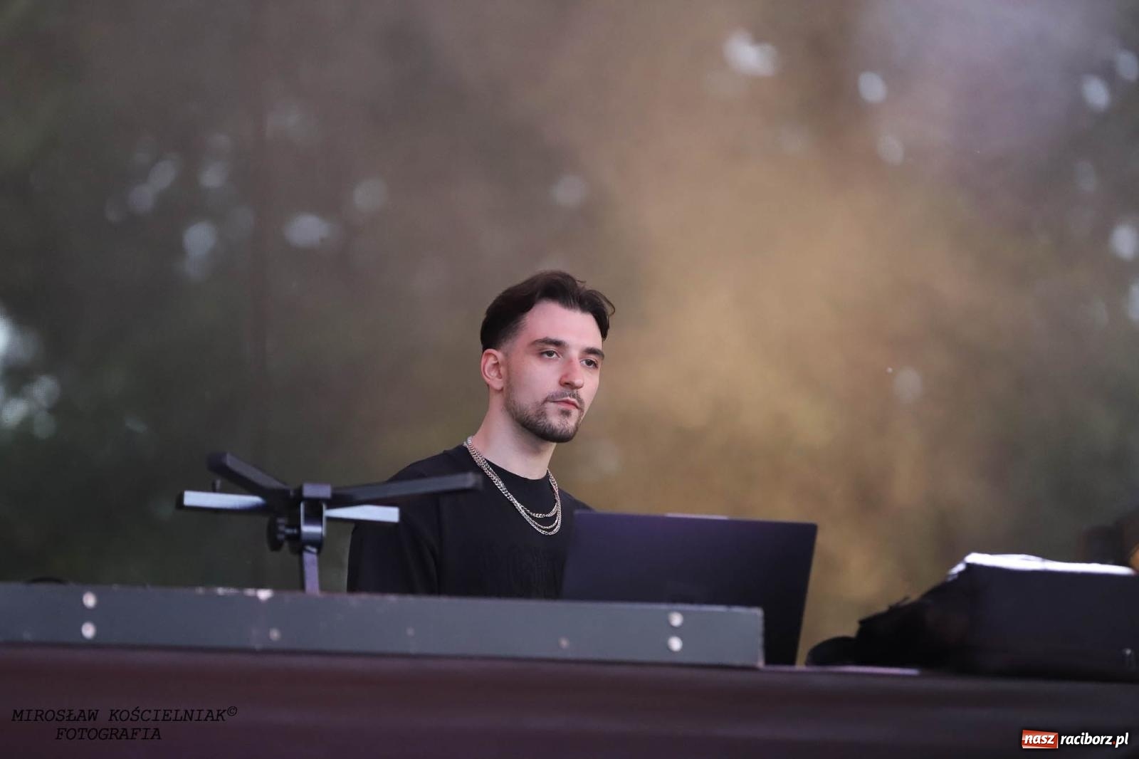 Zdjęcie w galerii na portalu naszraciborz.pl: Antony Esca i Wac Toja. Rapowy wieczór na zamku w Raciborzu [FOTO i WIDEO] wiadomości z regionu