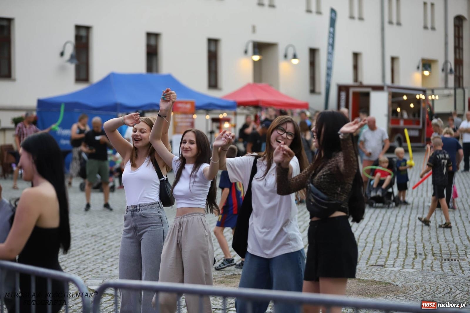Zdjęcie w galerii na portalu naszraciborz.pl: Antony Esca i Wac Toja. Rapowy wieczór na zamku w Raciborzu [FOTO i WIDEO] wiadomości z regionu