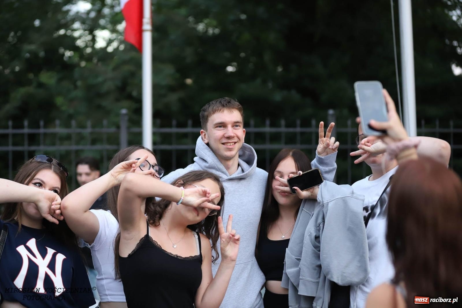 Zdjęcie w galerii na portalu naszraciborz.pl: Antony Esca i Wac Toja. Rapowy wieczór na zamku w Raciborzu [FOTO i WIDEO] wiadomości z regionu