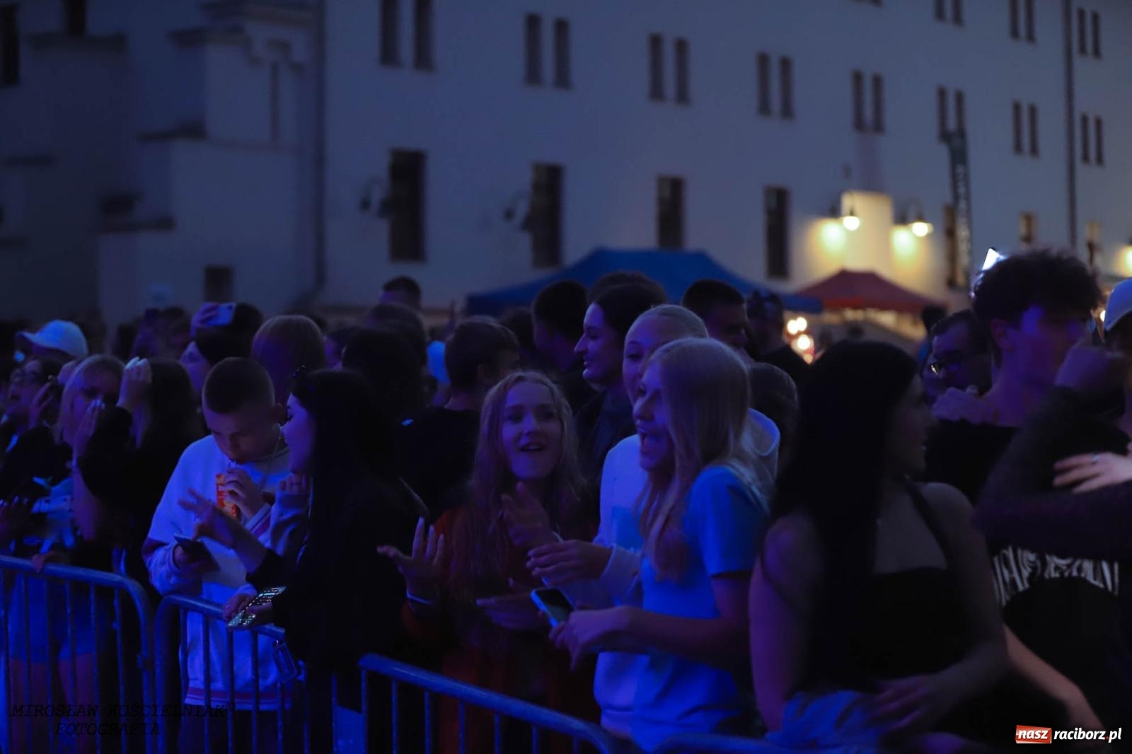 Zdjęcie w galerii na portalu naszraciborz.pl: Antony Esca i Wac Toja. Rapowy wieczór na zamku w Raciborzu [FOTO i WIDEO] wiadomości z regionu