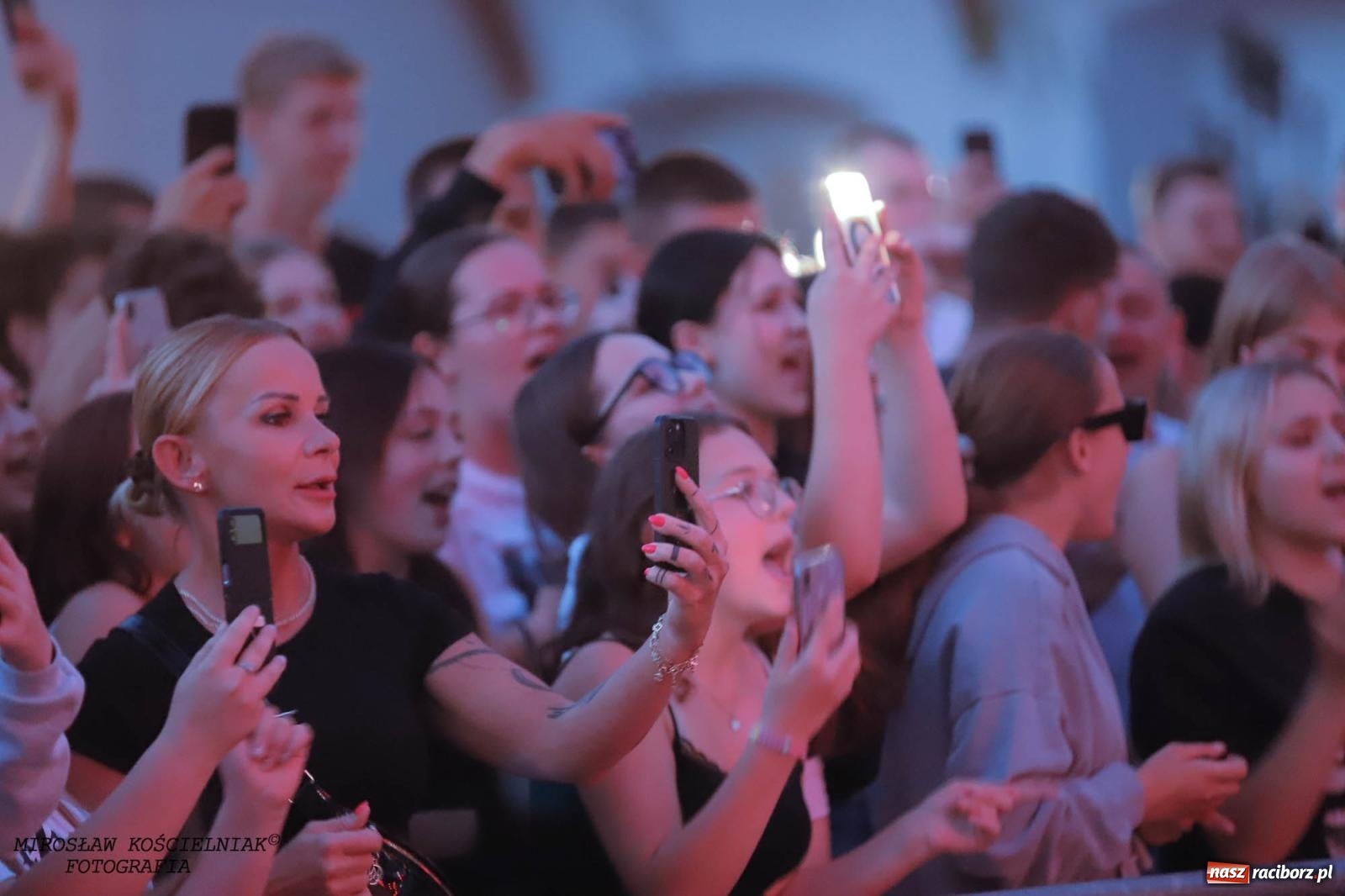 Zdjęcie w galerii na portalu naszraciborz.pl: Antony Esca i Wac Toja. Rapowy wieczór na zamku w Raciborzu [FOTO i WIDEO] wiadomości z regionu