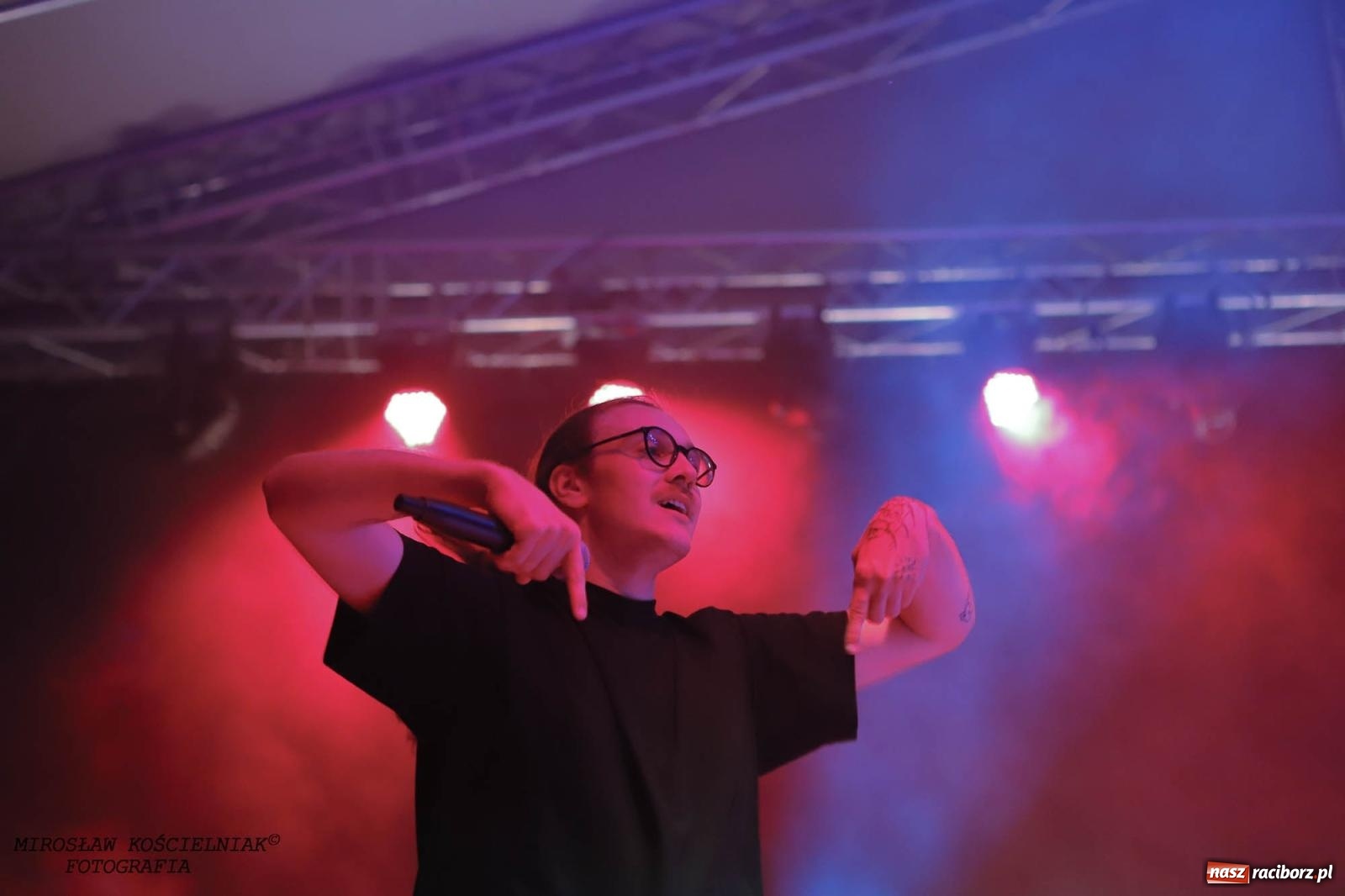 Zdjęcie w galerii na portalu naszraciborz.pl: Antony Esca i Wac Toja. Rapowy wieczór na zamku w Raciborzu [FOTO i WIDEO] wiadomości z regionu