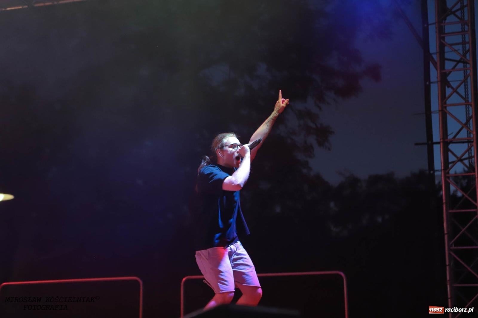 Zdjęcie w galerii na portalu naszraciborz.pl: Antony Esca i Wac Toja. Rapowy wieczór na zamku w Raciborzu [FOTO i WIDEO] wiadomości z regionu