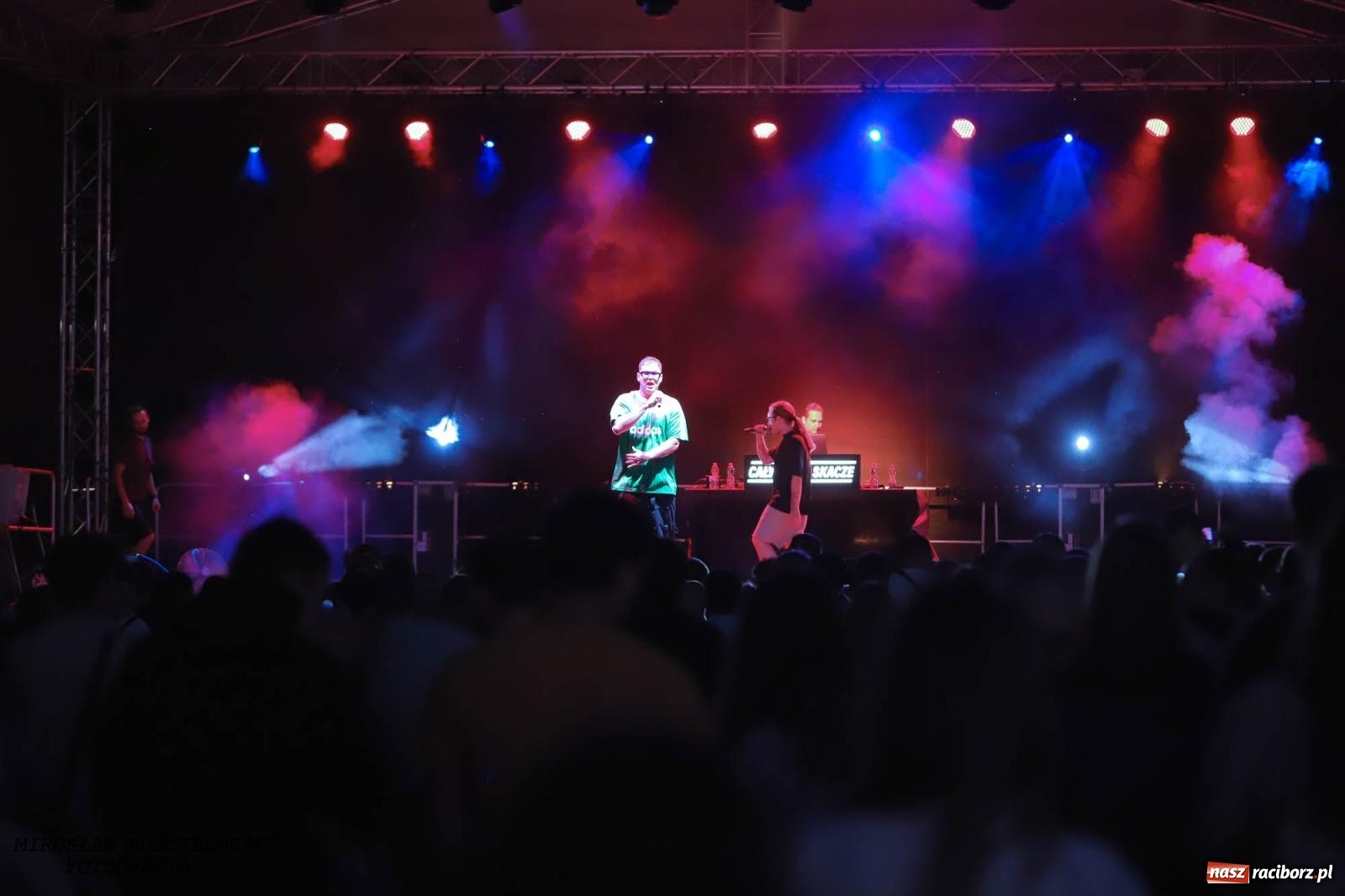 Zdjęcie w galerii na portalu naszraciborz.pl: Antony Esca i Wac Toja. Rapowy wieczór na zamku w Raciborzu [FOTO i WIDEO] wiadomości z regionu