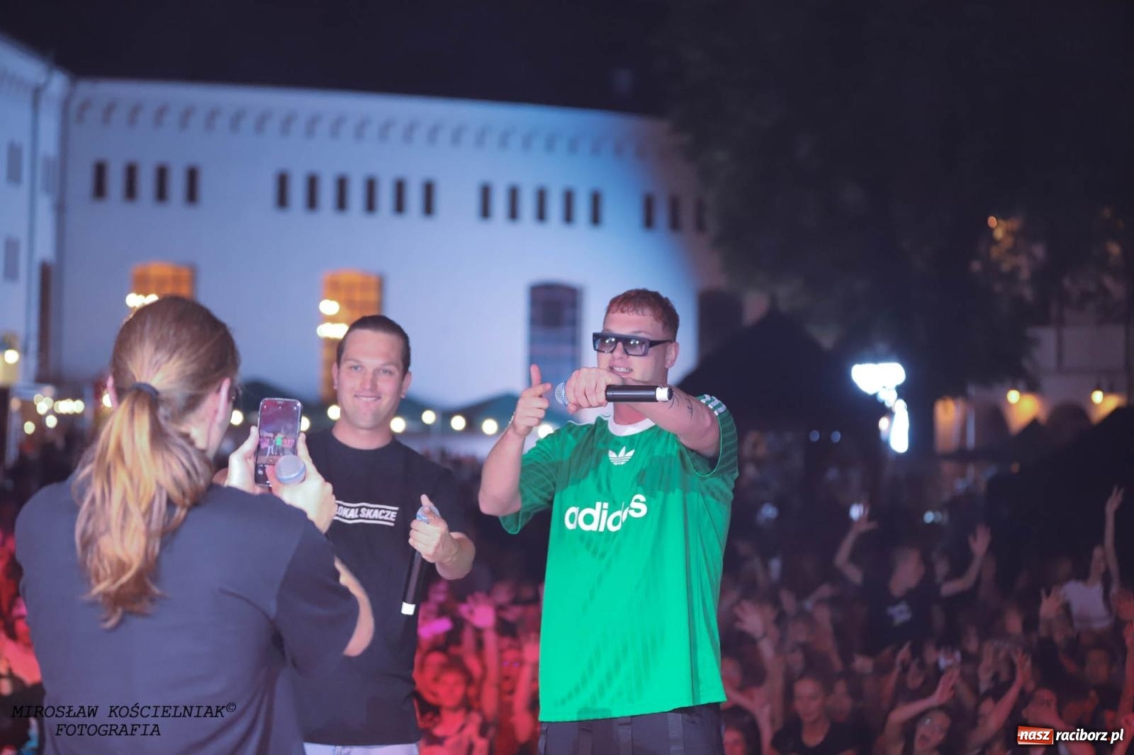 Zdjęcie w galerii na portalu naszraciborz.pl: Antony Esca i Wac Toja. Rapowy wieczór na zamku w Raciborzu [FOTO i WIDEO] wiadomości z regionu