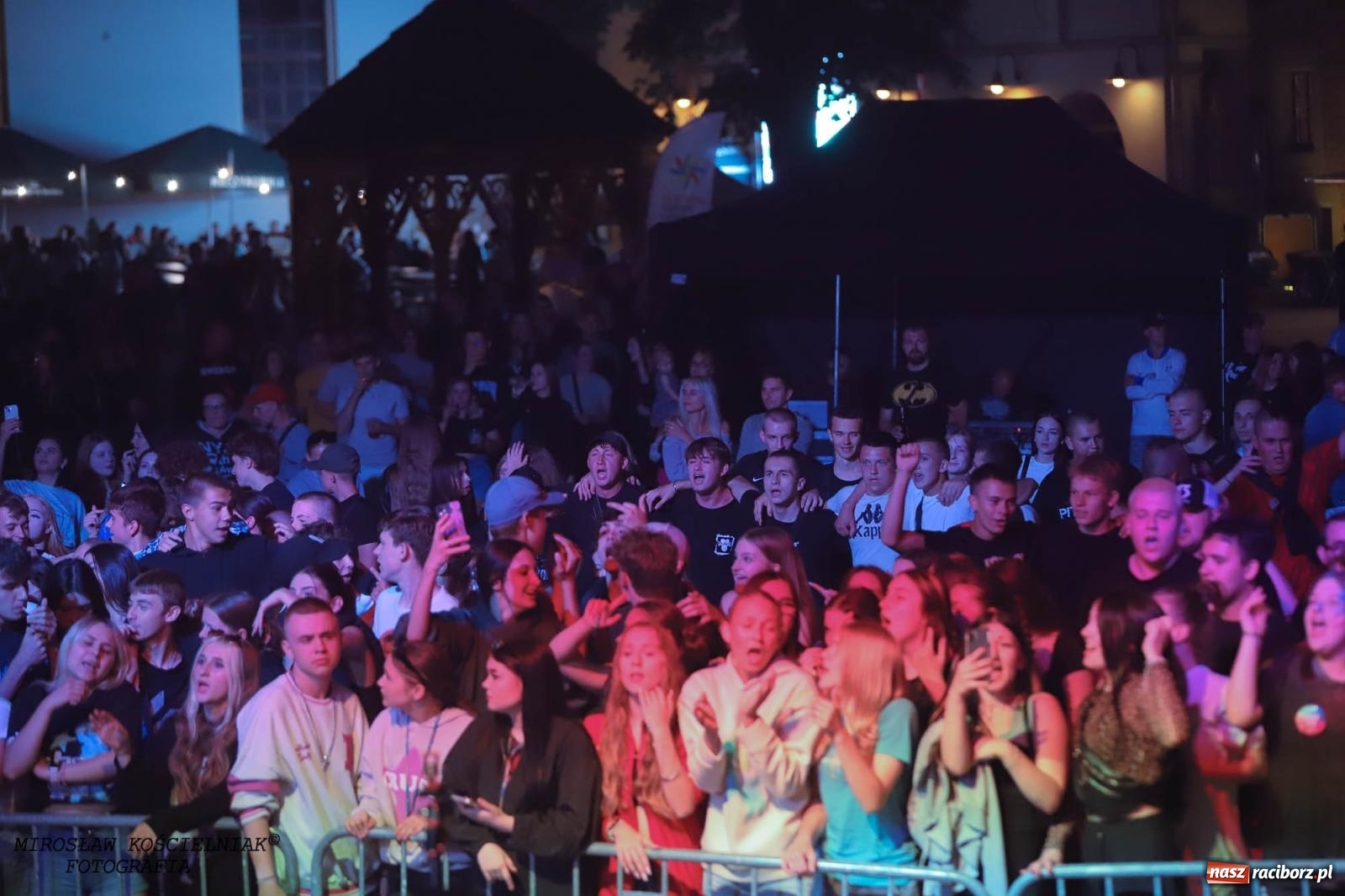 Zdjęcie w galerii na portalu naszraciborz.pl: Antony Esca i Wac Toja. Rapowy wieczór na zamku w Raciborzu [FOTO i WIDEO] wiadomości z regionu