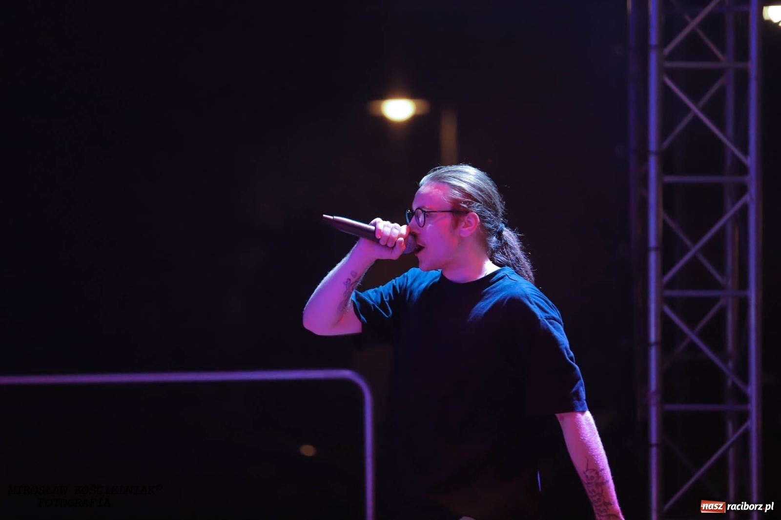 Zdjęcie w galerii na portalu naszraciborz.pl: Antony Esca i Wac Toja. Rapowy wieczór na zamku w Raciborzu [FOTO i WIDEO] wiadomości z regionu