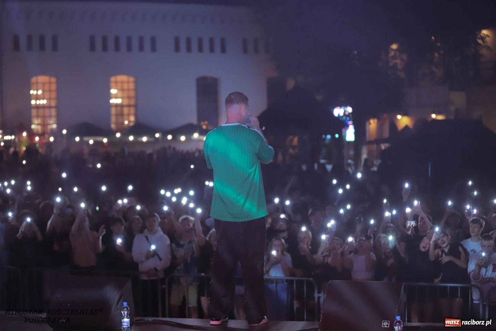 Zdjęcie w galerii na portalu naszraciborz.pl: Antony Esca i Wac Toja. Rapowy wieczór na zamku w Raciborzu [FOTO i WIDEO] wiadomości z regionu