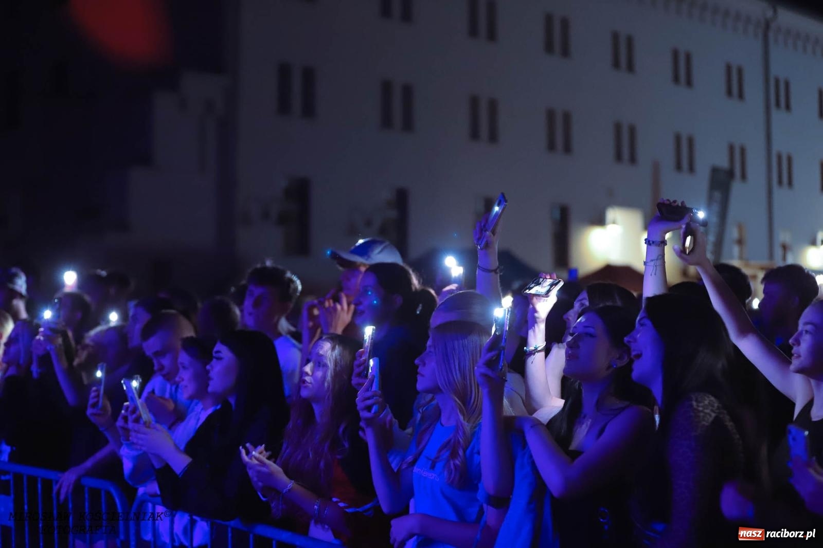 Zdjęcie w galerii na portalu naszraciborz.pl: Antony Esca i Wac Toja. Rapowy wieczór na zamku w Raciborzu [FOTO i WIDEO] wiadomości z regionu
