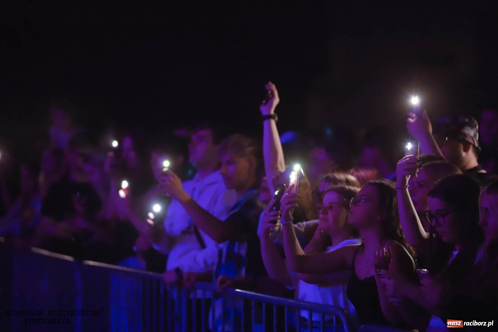 Zdjęcie w galerii na portalu naszraciborz.pl: Antony Esca i Wac Toja. Rapowy wieczór na zamku w Raciborzu [FOTO i WIDEO] wiadomości z regionu