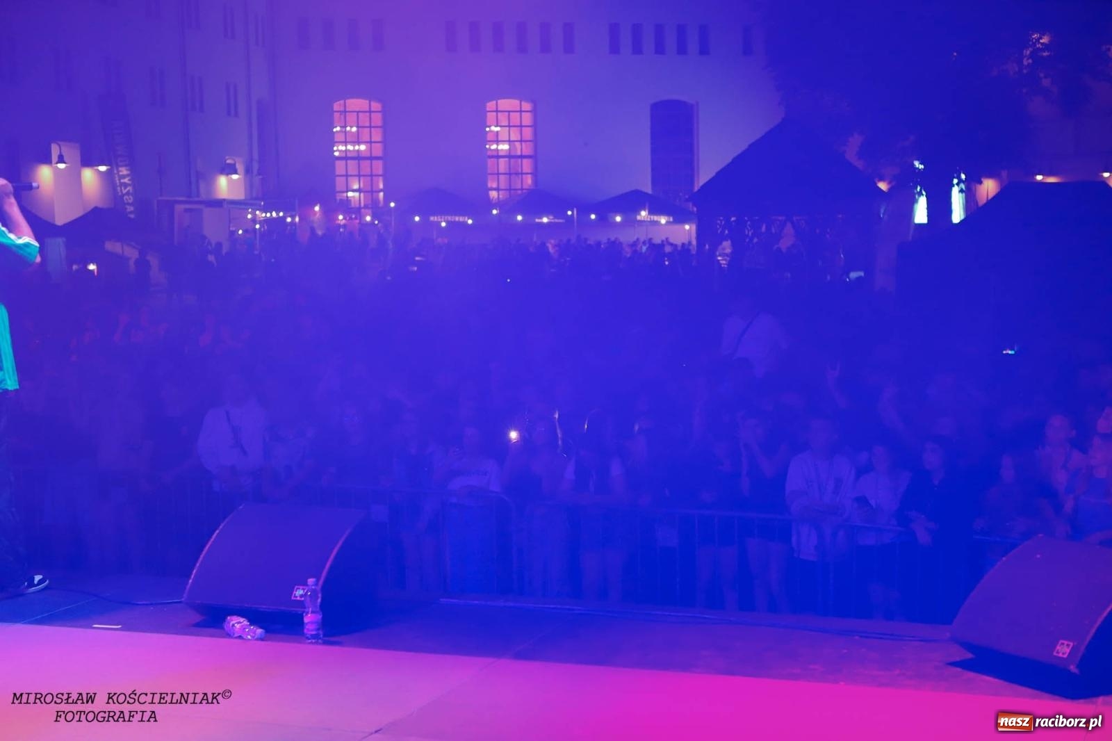 Zdjęcie w galerii na portalu naszraciborz.pl: Antony Esca i Wac Toja. Rapowy wieczór na zamku w Raciborzu [FOTO i WIDEO] wiadomości z regionu