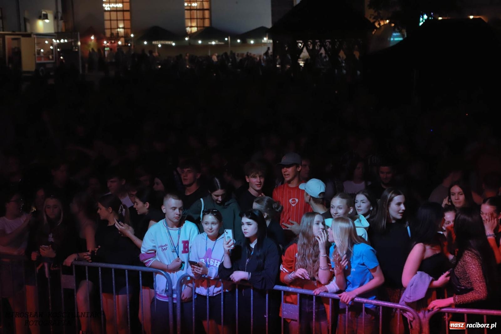 Zdjęcie w galerii na portalu naszraciborz.pl: Antony Esca i Wac Toja. Rapowy wieczór na zamku w Raciborzu [FOTO i WIDEO] wiadomości z regionu