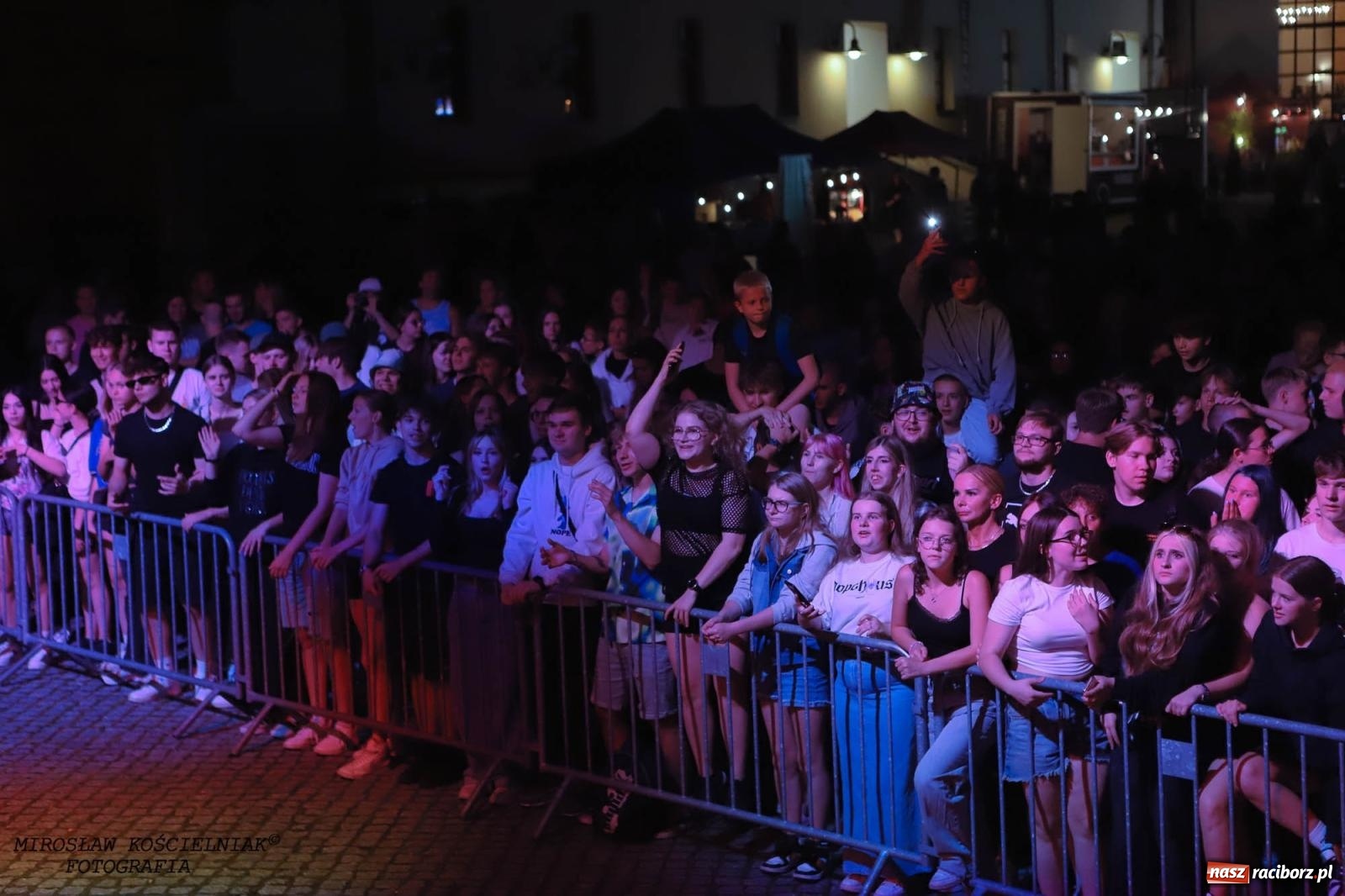 Zdjęcie w galerii na portalu naszraciborz.pl: Antony Esca i Wac Toja. Rapowy wieczór na zamku w Raciborzu [FOTO i WIDEO] wiadomości z regionu