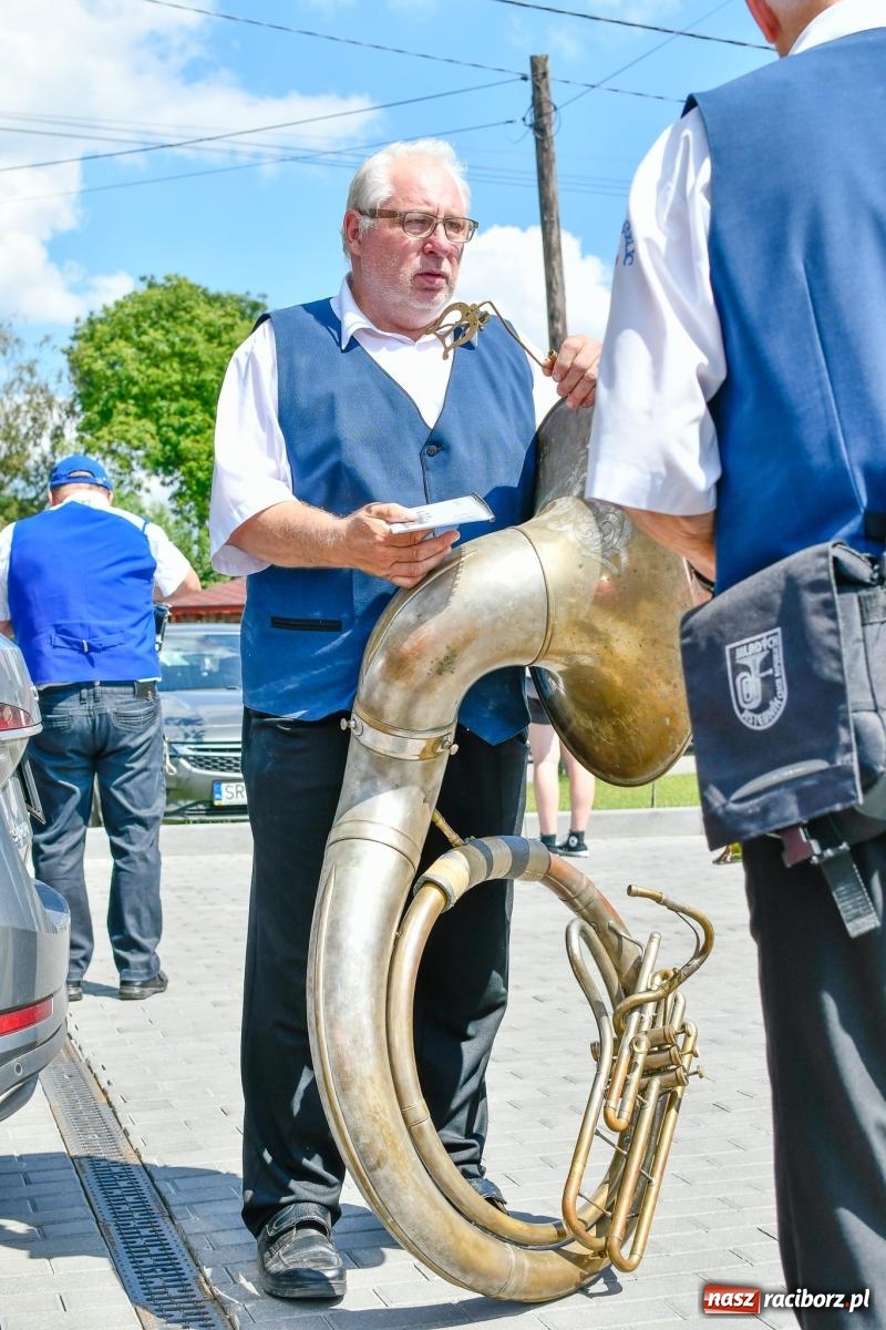 Zdjęcie w galerii na portalu naszraciborz.pl: Jest w orkiestrach dętych wielka siła. Parada w Tworkowie [FOTO i WIDEO] wiadomości z regionu