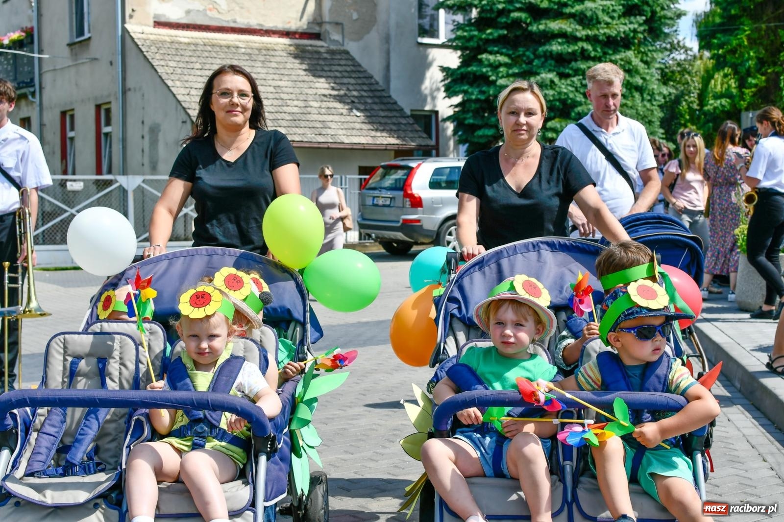 Zdjęcie w galerii na portalu naszraciborz.pl: Jest w orkiestrach dętych wielka siła. Parada w Tworkowie [FOTO i WIDEO] wiadomości z regionu