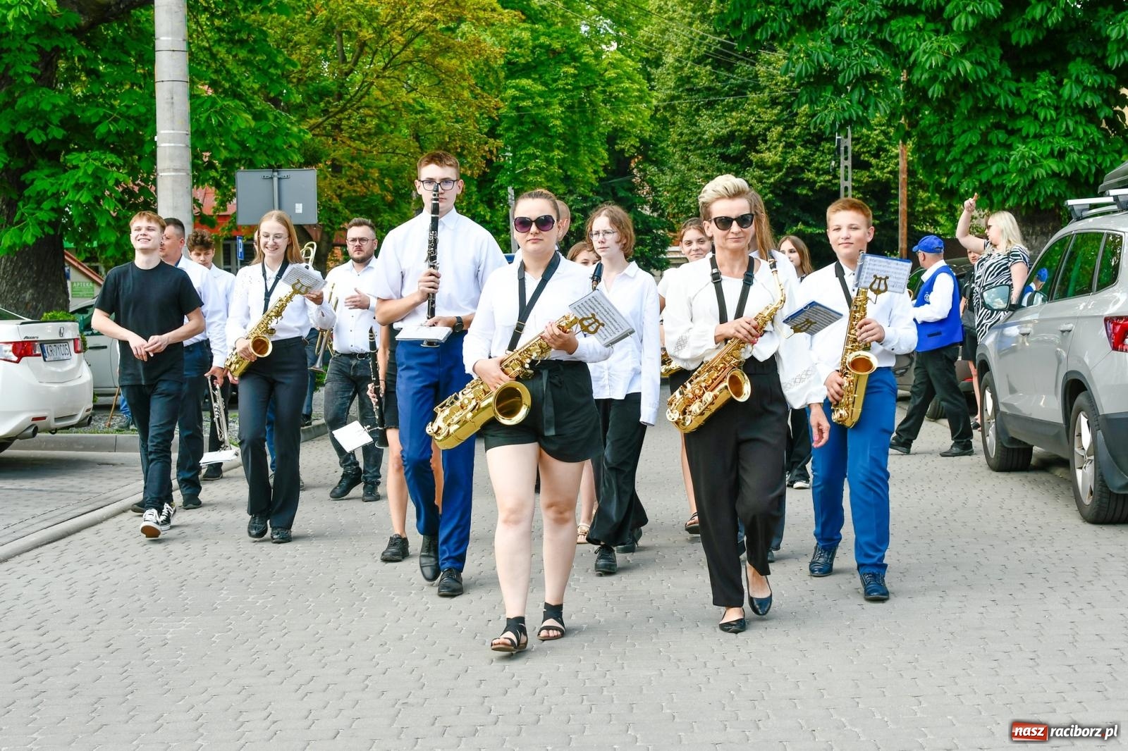 Zdjęcie w galerii na portalu naszraciborz.pl: Jest w orkiestrach dętych wielka siła. Parada w Tworkowie [FOTO i WIDEO] wiadomości z regionu