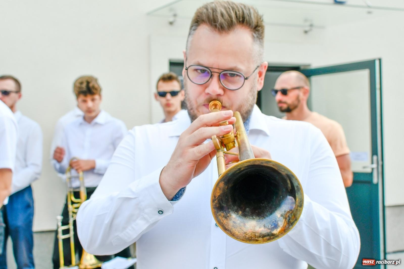 Zdjęcie w galerii na portalu naszraciborz.pl: Jest w orkiestrach dętych wielka siła. Parada w Tworkowie [FOTO i WIDEO] wiadomości z regionu