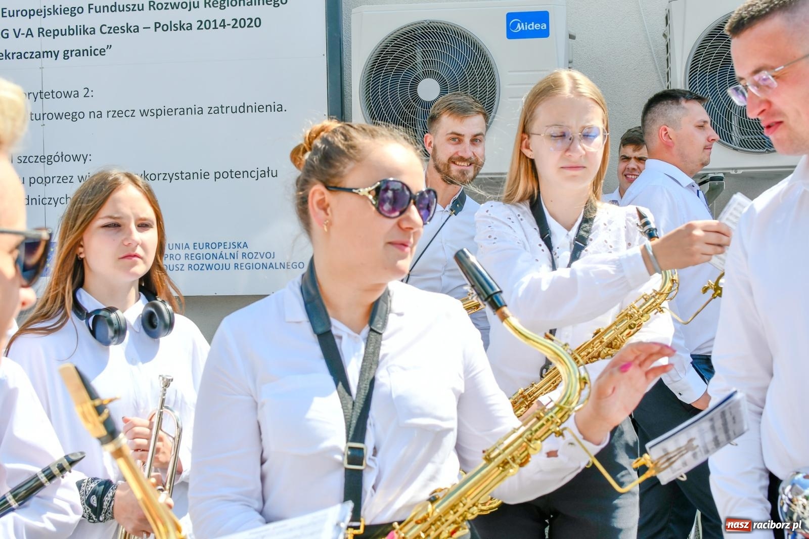 Zdjęcie w galerii na portalu naszraciborz.pl: Jest w orkiestrach dętych wielka siła. Parada w Tworkowie [FOTO i WIDEO] wiadomości z regionu