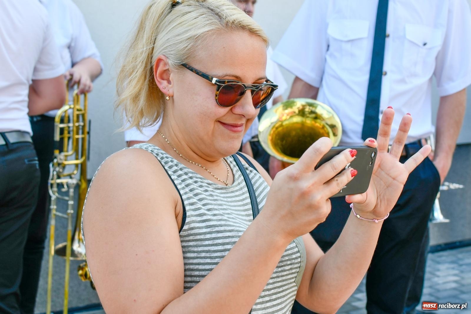 Zdjęcie w galerii na portalu naszraciborz.pl: Jest w orkiestrach dętych wielka siła. Parada w Tworkowie [FOTO i WIDEO] wiadomości z regionu