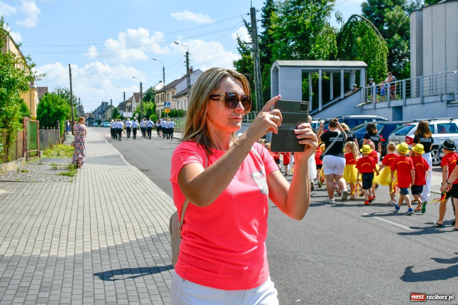 Zdjęcie w galerii na portalu naszraciborz.pl: Jest w orkiestrach dętych wielka siła. Parada w Tworkowie [FOTO i WIDEO] wiadomości z regionu