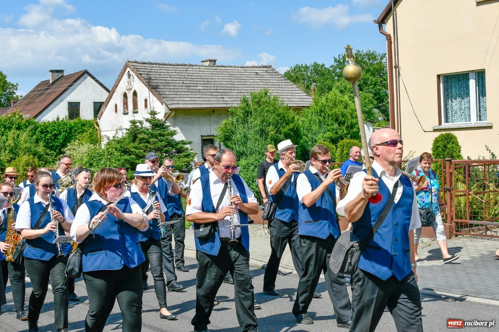 Zdjęcie w galerii na portalu naszraciborz.pl: Jest w orkiestrach dętych wielka siła. Parada w Tworkowie [FOTO i WIDEO] wiadomości z regionu