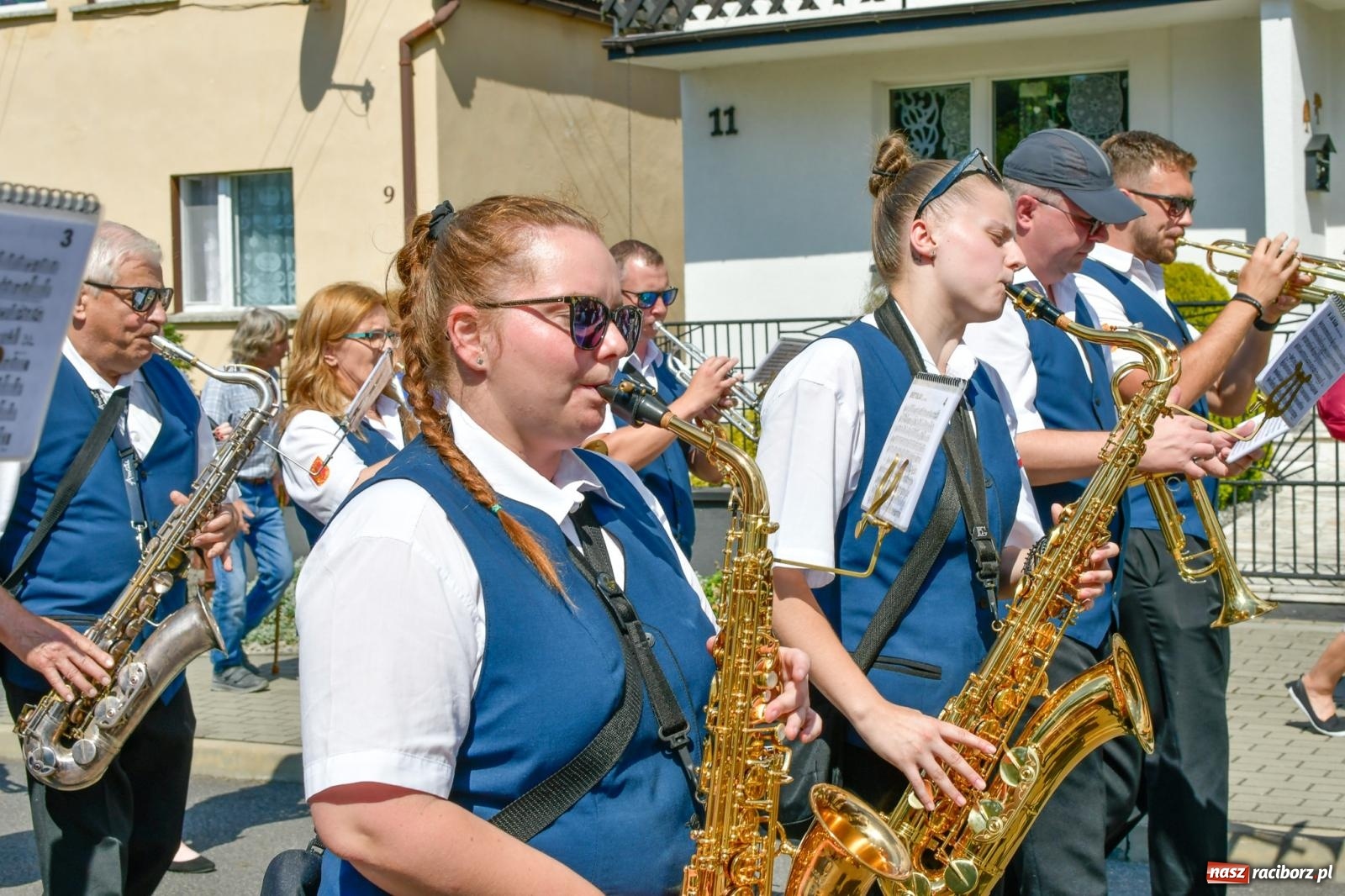 Zdjęcie w galerii na portalu naszraciborz.pl: Jest w orkiestrach dętych wielka siła. Parada w Tworkowie [FOTO i WIDEO] wiadomości z regionu