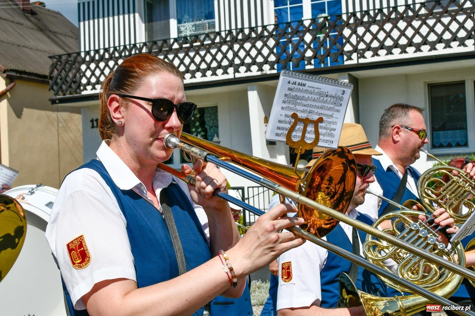 Zdjęcie w galerii na portalu naszraciborz.pl: Jest w orkiestrach dętych wielka siła. Parada w Tworkowie [FOTO i WIDEO] wiadomości z regionu