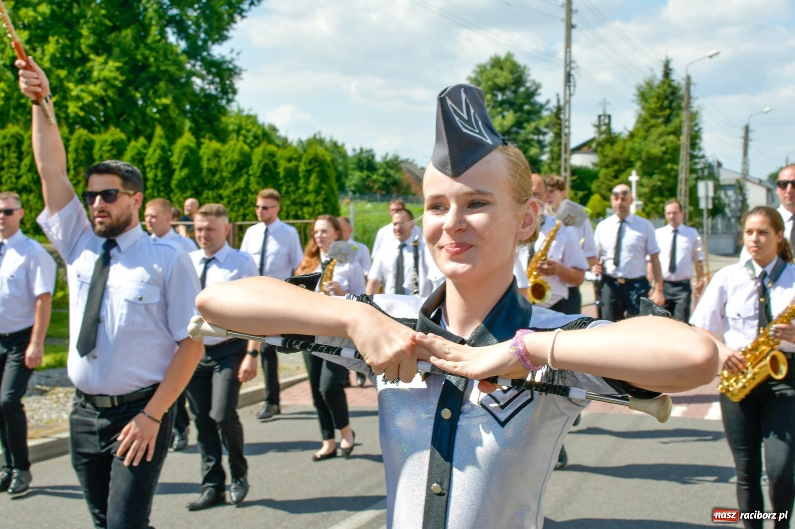 Zdjęcie w galerii na portalu naszraciborz.pl: Jest w orkiestrach dętych wielka siła. Parada w Tworkowie [FOTO i WIDEO] wiadomości z regionu