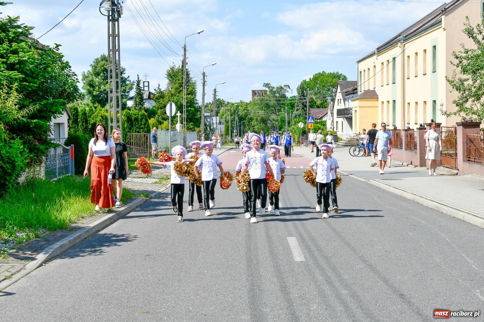 Zdjęcie w galerii na portalu naszraciborz.pl: Jest w orkiestrach dętych wielka siła. Parada w Tworkowie [FOTO i WIDEO] wiadomości z regionu