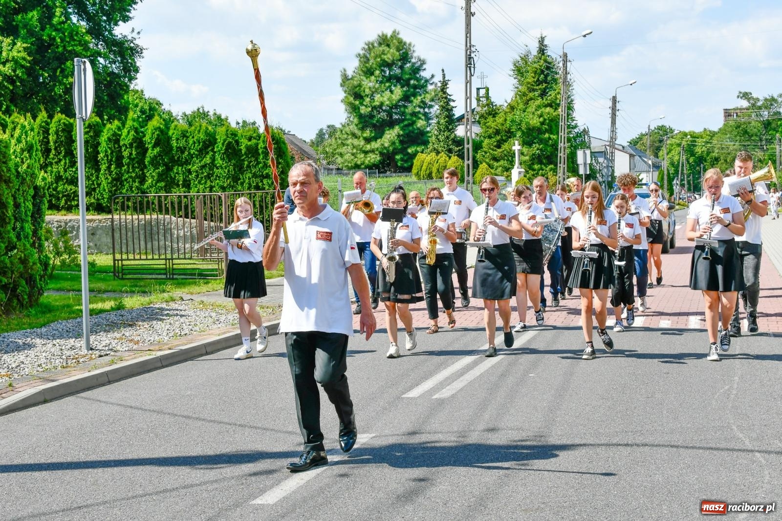 Zdjęcie w galerii na portalu naszraciborz.pl: Jest w orkiestrach dętych wielka siła. Parada w Tworkowie [FOTO i WIDEO] wiadomości z regionu