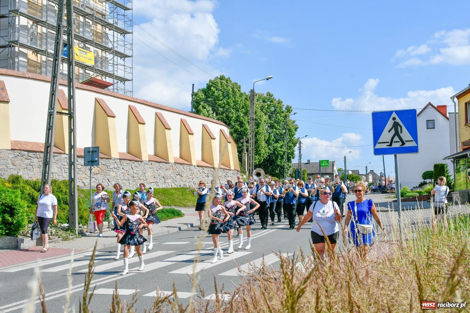Zdjęcie w galerii na portalu naszraciborz.pl: Jest w orkiestrach dętych wielka siła. Parada w Tworkowie [FOTO i WIDEO] wiadomości z regionu