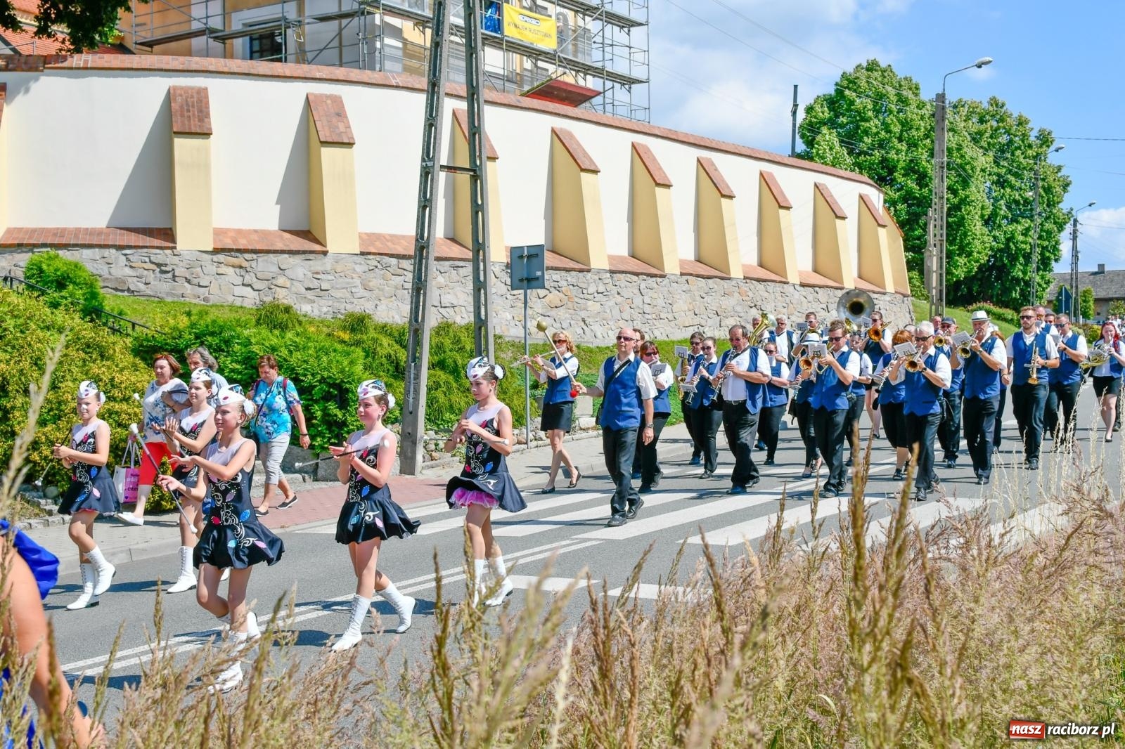 Zdjęcie w galerii na portalu naszraciborz.pl: Jest w orkiestrach dętych wielka siła. Parada w Tworkowie [FOTO i WIDEO] wiadomości z regionu