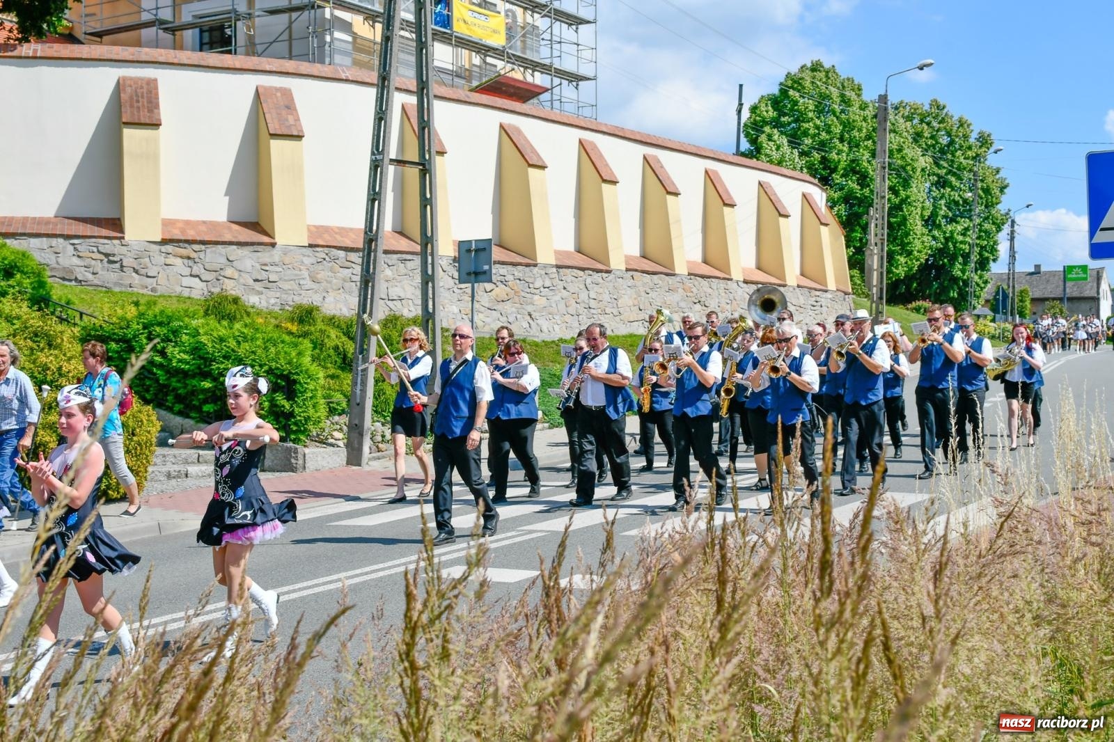 Zdjęcie w galerii na portalu naszraciborz.pl: Jest w orkiestrach dętych wielka siła. Parada w Tworkowie [FOTO i WIDEO] wiadomości z regionu