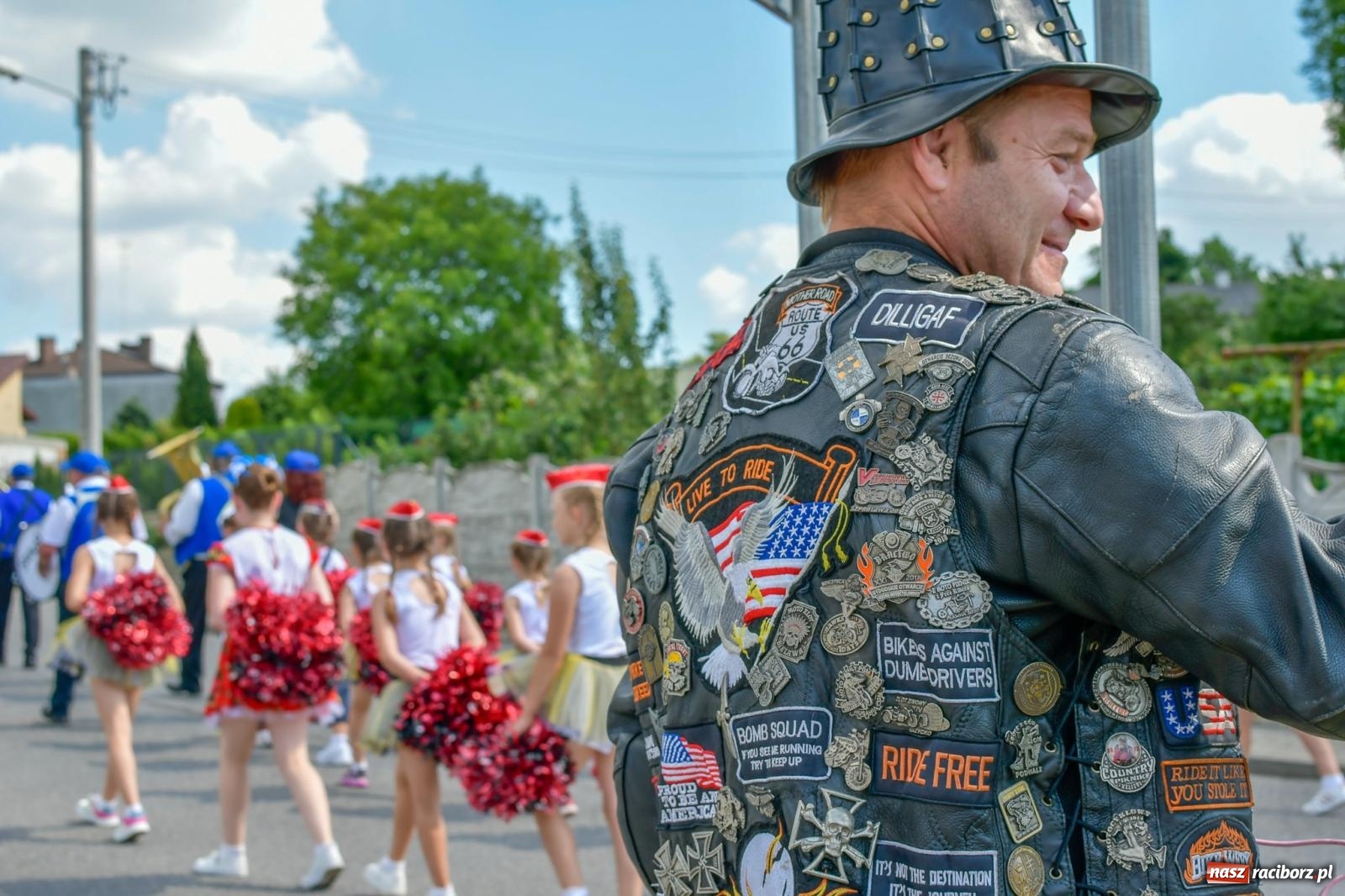 Zdjęcie w galerii na portalu naszraciborz.pl: Jest w orkiestrach dętych wielka siła. Parada w Tworkowie [FOTO i WIDEO] wiadomości z regionu