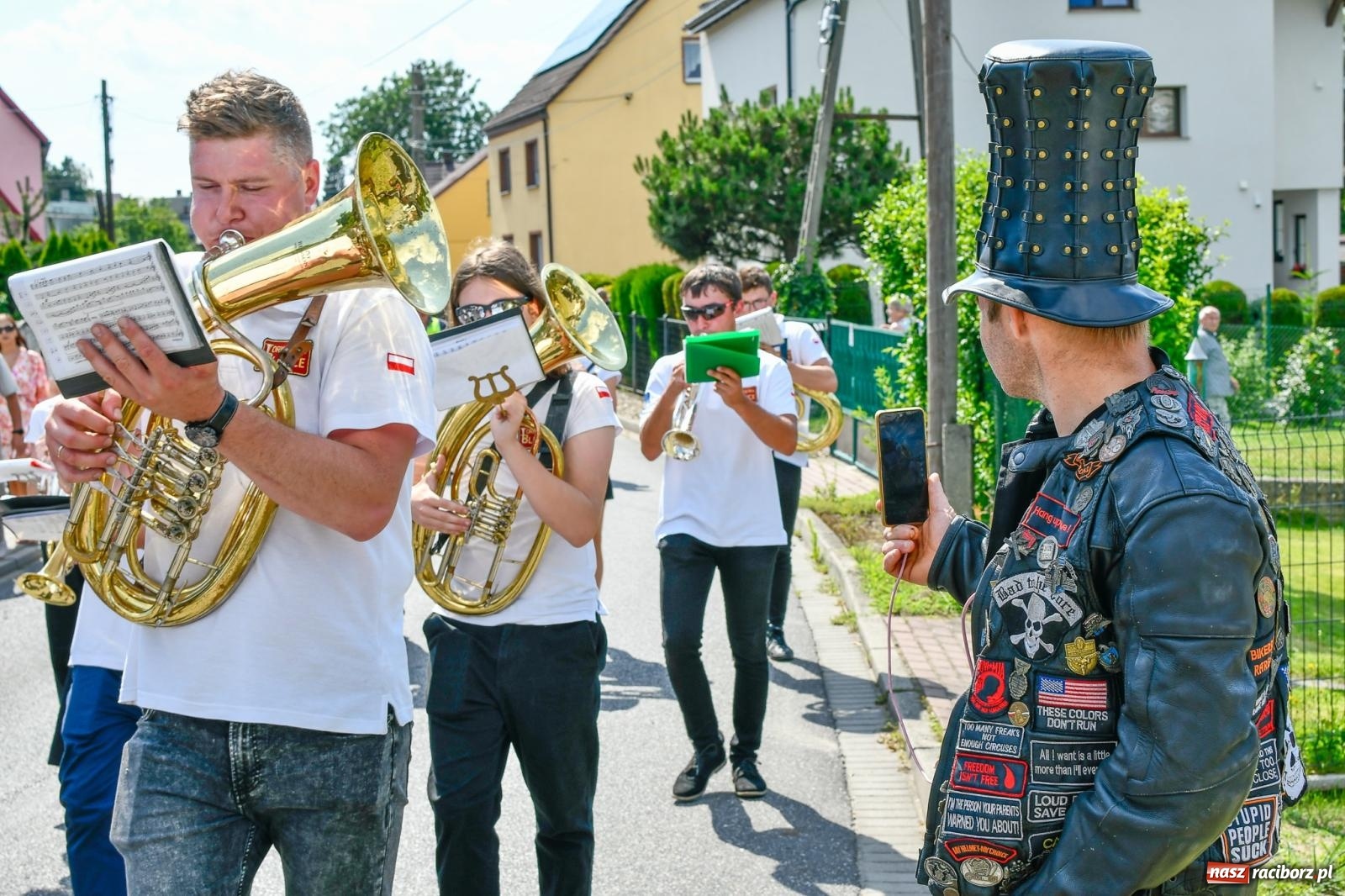 Zdjęcie w galerii na portalu naszraciborz.pl: Jest w orkiestrach dętych wielka siła. Parada w Tworkowie [FOTO i WIDEO] wiadomości z regionu