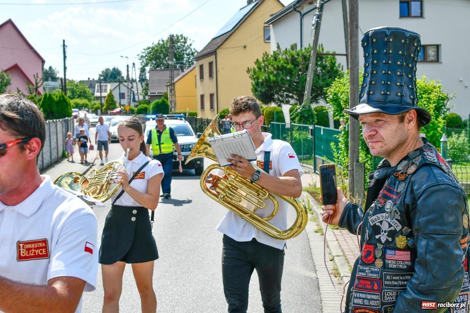 Zdjęcie w galerii na portalu naszraciborz.pl: Jest w orkiestrach dętych wielka siła. Parada w Tworkowie [FOTO i WIDEO] wiadomości z regionu