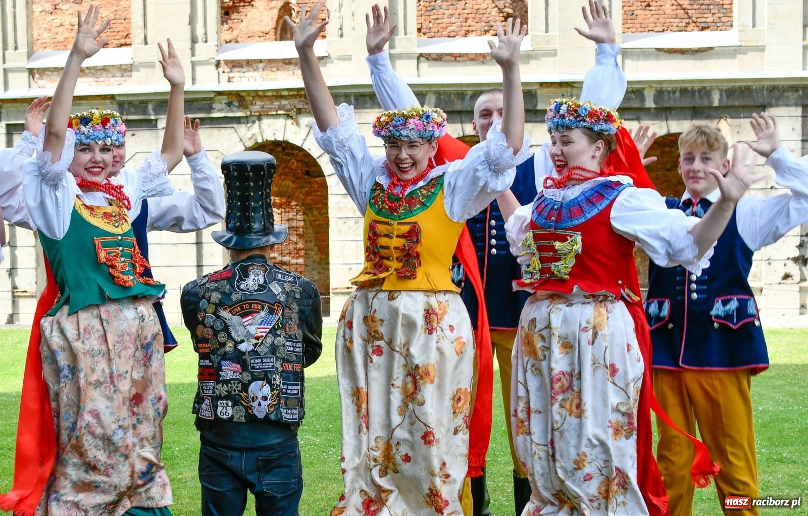 Zdjęcie w galerii na portalu naszraciborz.pl: Jest w orkiestrach dętych wielka siła. Parada w Tworkowie [FOTO i WIDEO] wiadomości z regionu
