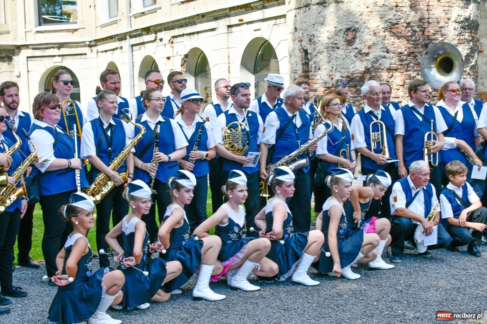 Zdjęcie w galerii na portalu naszraciborz.pl: Jest w orkiestrach dętych wielka siła. Parada w Tworkowie [FOTO i WIDEO] wiadomości z regionu