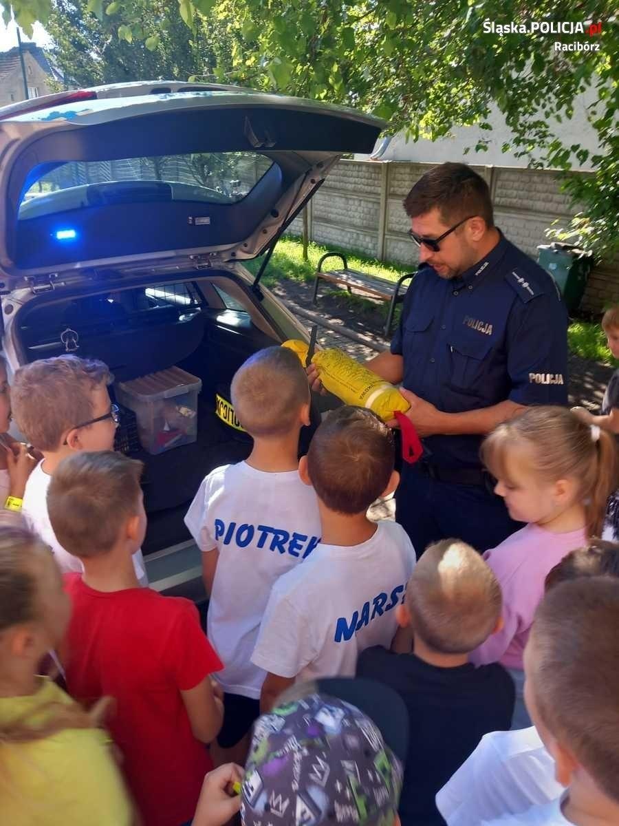 Zdjęcie w galerii na portalu naszraciborz.pl: Intensywny tydzień dzielnicowych. Wszystko po to, by wakacje były bezpieczne wiadomości z regionu