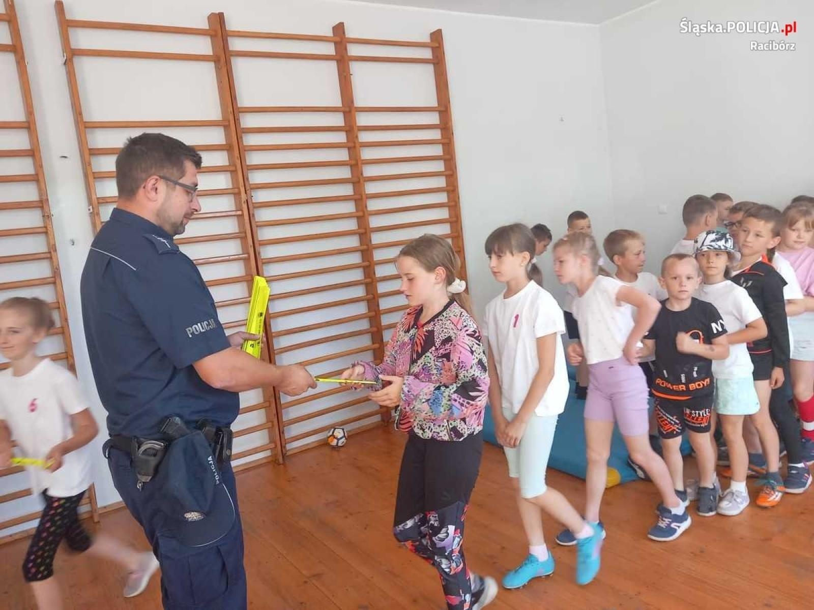 Zdjęcie w galerii na portalu naszraciborz.pl: Intensywny tydzień dzielnicowych. Wszystko po to, by wakacje były bezpieczne wiadomości z regionu