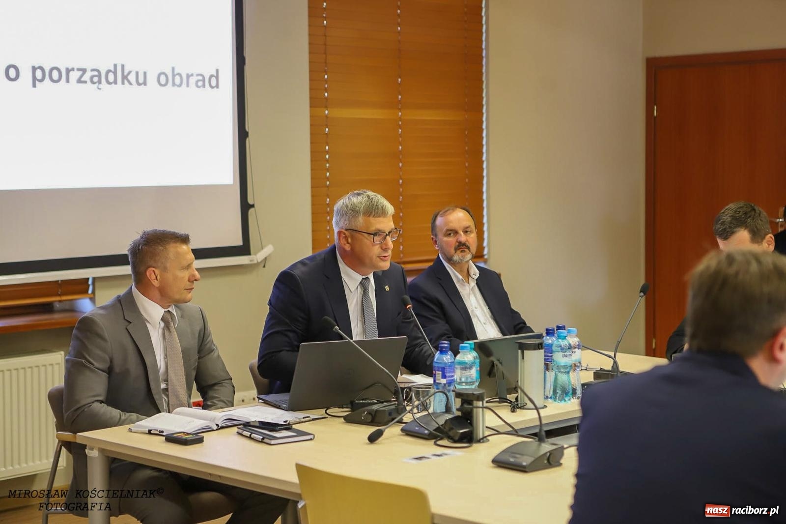 Zdjęcie w galerii na portalu naszraciborz.pl: Sesja pełna emocji. Rada Powiatu dała zielone światło do przekształcenia MDK-u wiadomości z regionu