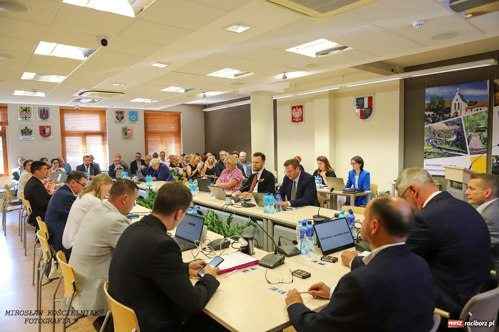 Zdjęcie w galerii na portalu naszraciborz.pl: Sesja pełna emocji. Rada Powiatu dała zielone światło do przekształcenia MDK-u wiadomości z regionu