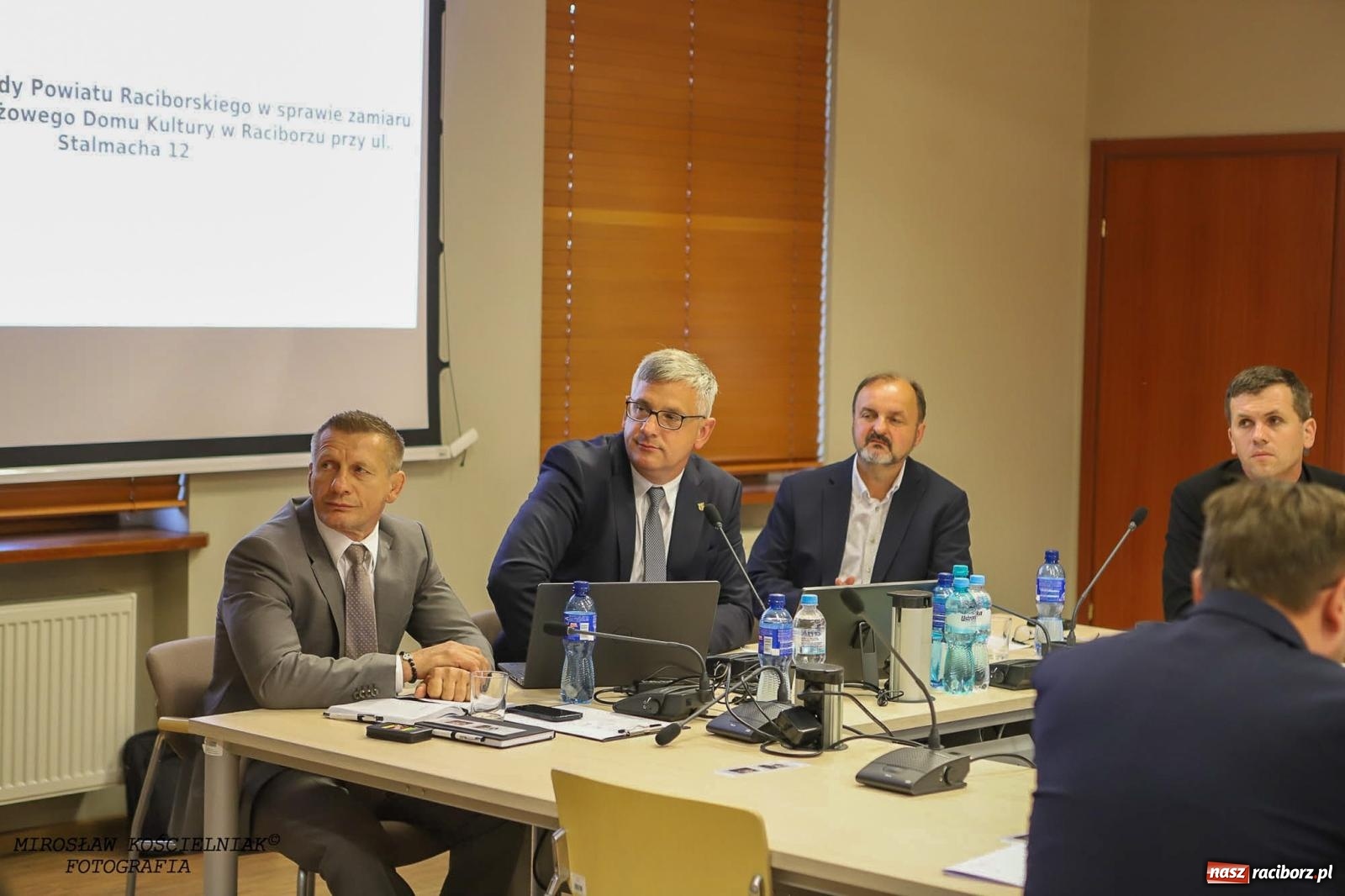 Zdjęcie w galerii na portalu naszraciborz.pl: Sesja pełna emocji. Rada Powiatu dała zielone światło do przekształcenia MDK-u wiadomości z regionu