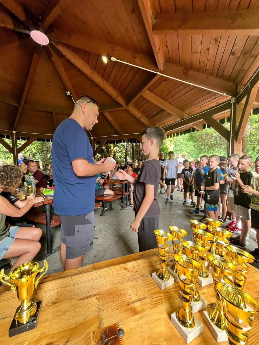 Zdjęcie w galerii na portalu naszraciborz.pl: Najmłodsi Łamatorzy w rodzinnym gronie zakończyli sezon wiadomości z regionu