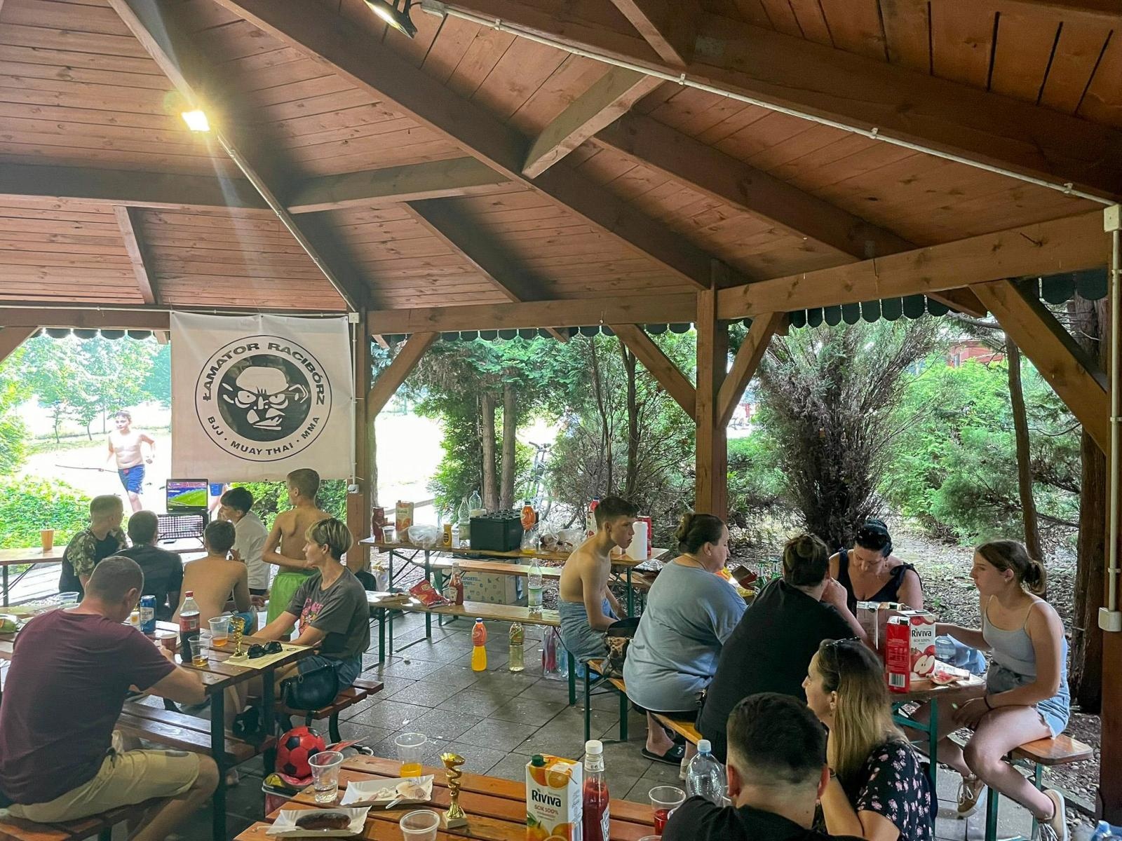 Zdjęcie w galerii na portalu naszraciborz.pl: Najmłodsi Łamatorzy w rodzinnym gronie zakończyli sezon wiadomości z regionu