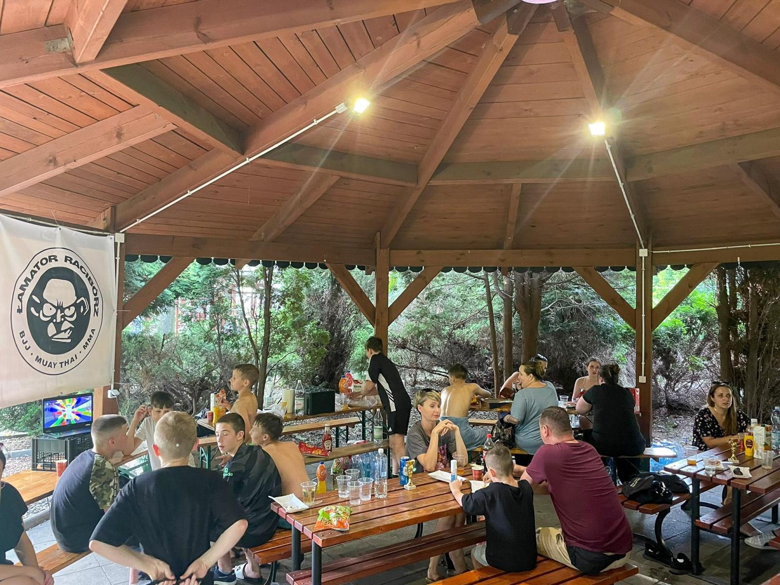 Zdjęcie w galerii na portalu naszraciborz.pl: Najmłodsi Łamatorzy w rodzinnym gronie zakończyli sezon wiadomości z regionu